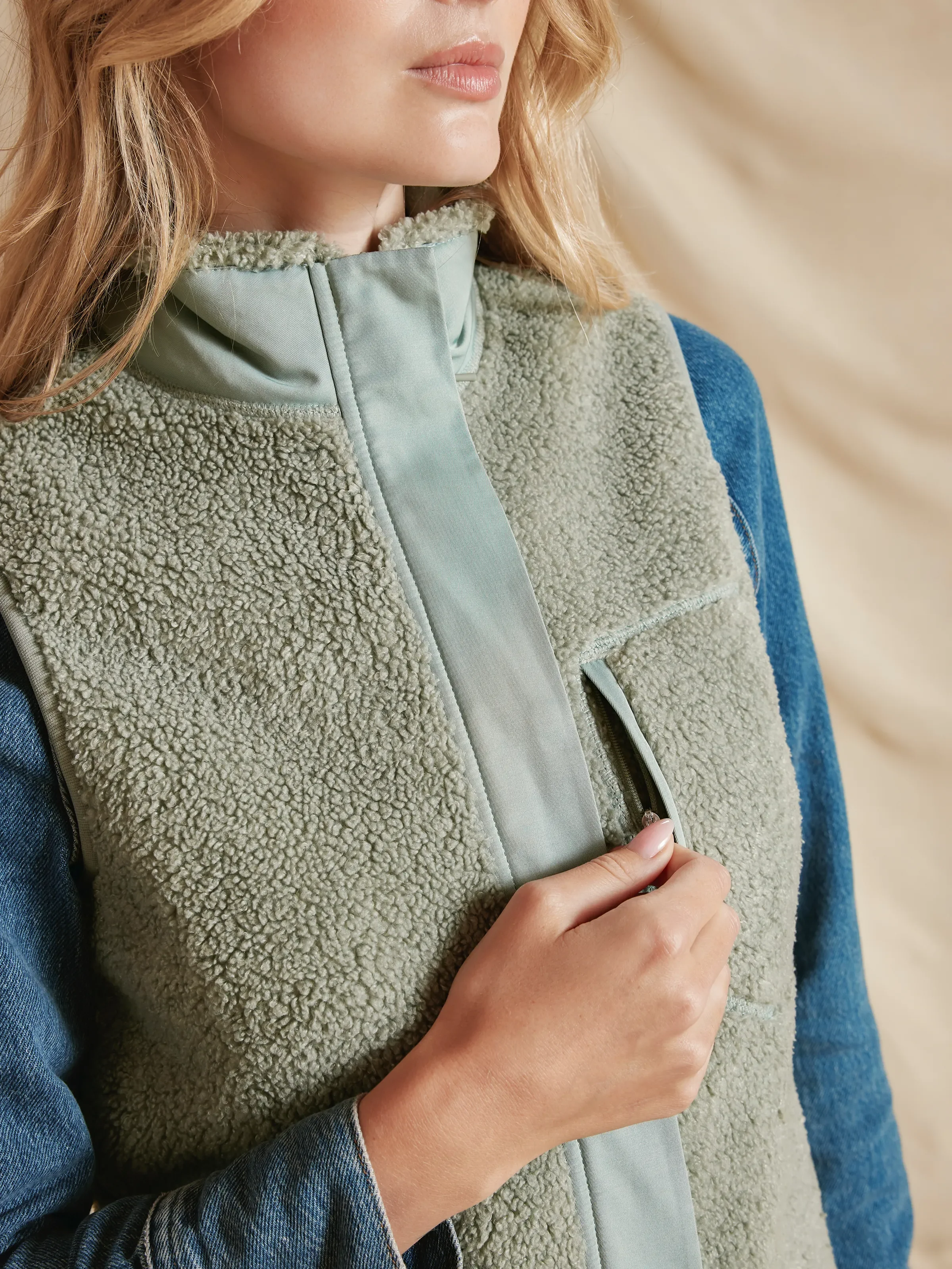 Agnes Fleece Gilet - Pistachio - Image 4