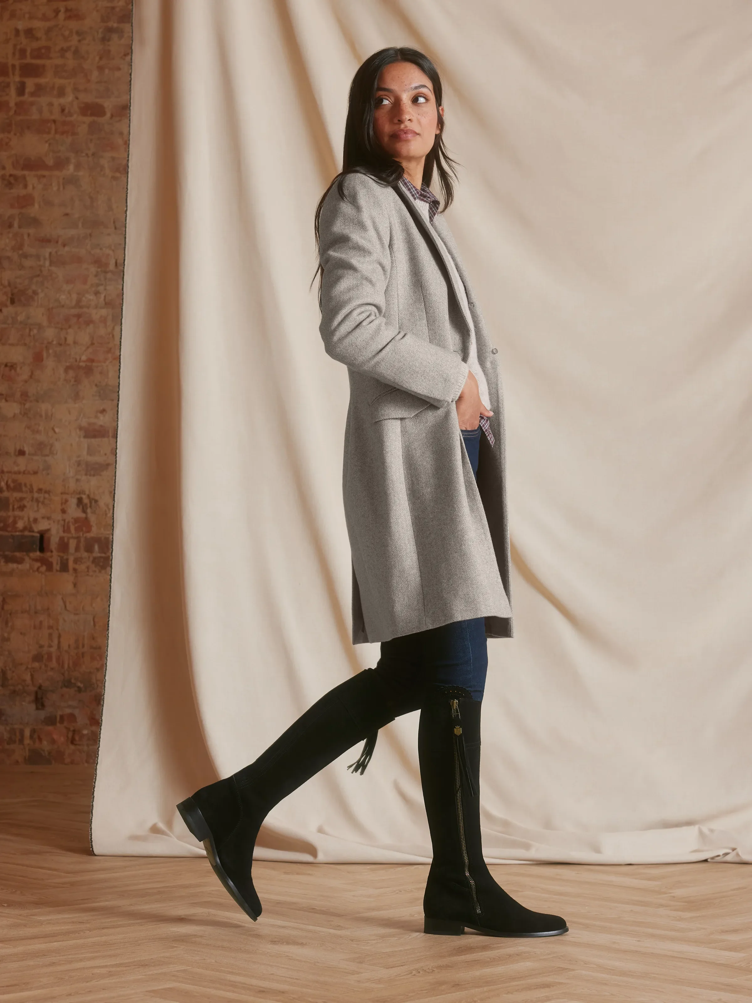 Regina (Regular Fit) - Black Suede - Image 7