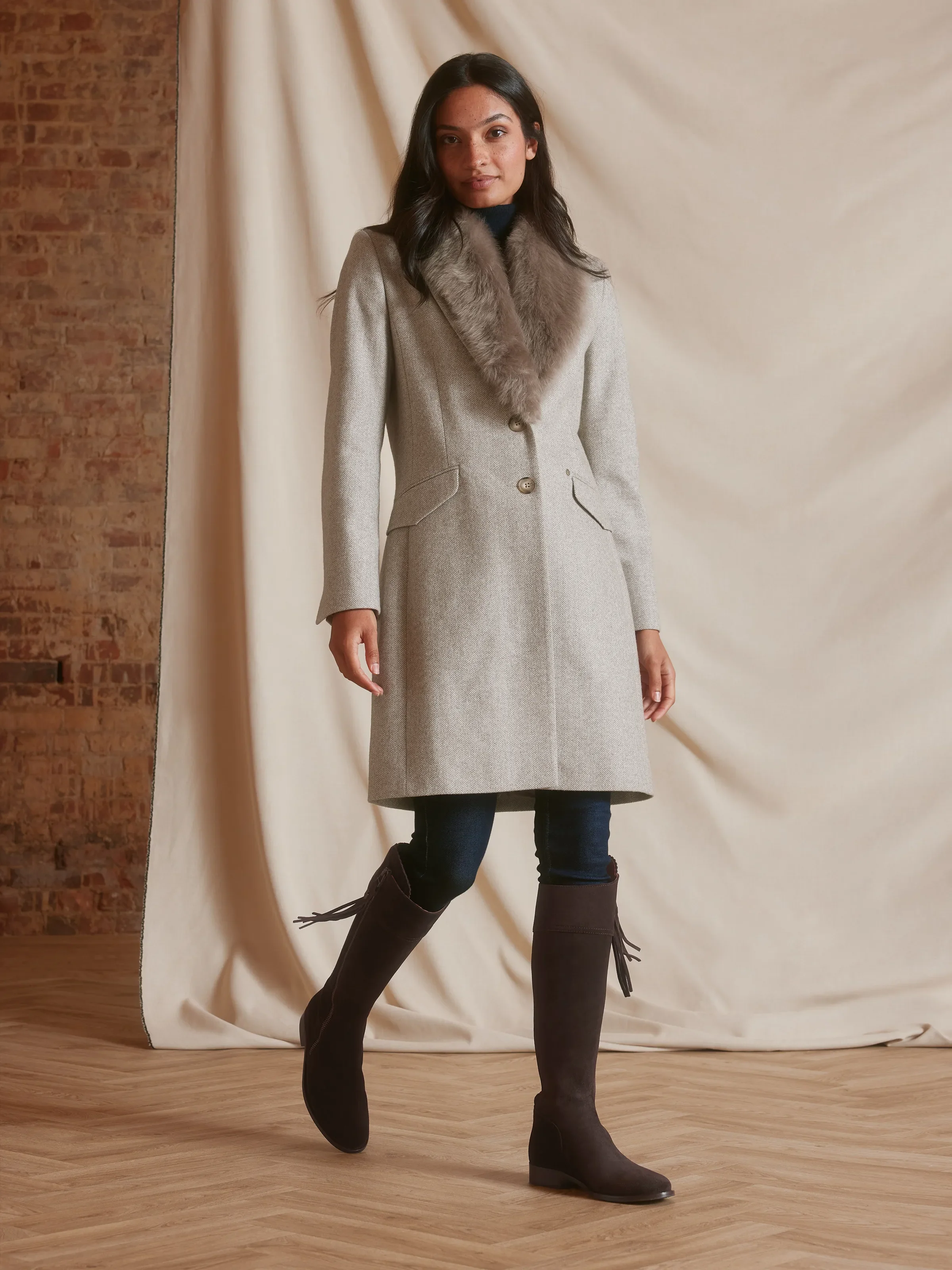 Regina (Regular Fit) - Chocolate Suede - Image 7